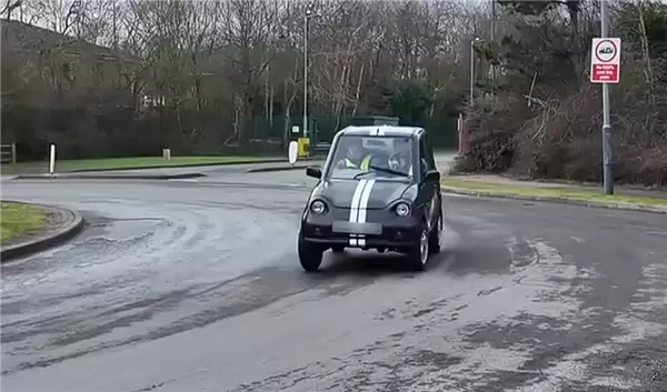 博主用500颗电子烟电池打造汽车动力电池:支持USB-C充电