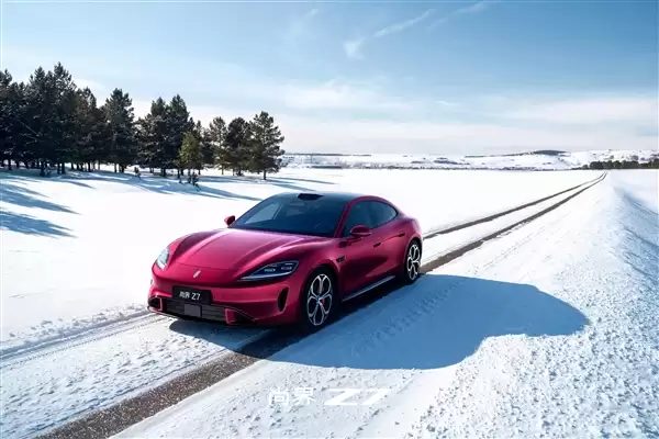 鸿蒙智行最年轻的车 享界Z7电光紫粉官图发布:保时捷韵味十足