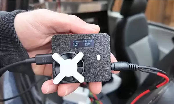 博主用500颗电子烟电池打造汽车动力电池:支持USB-C充电