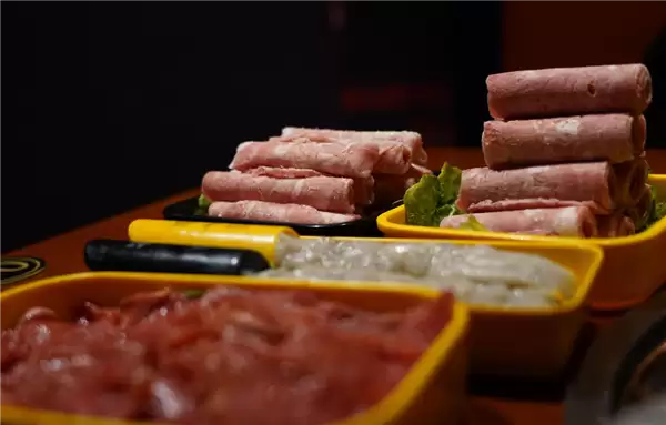 海底捞通报两起索赔敲诈事件：男子竟口含玻璃碎片碰瓷