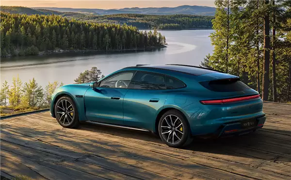 鸿蒙智行最年轻的车 享界Z7电光紫粉官图发布:保时捷韵味十足