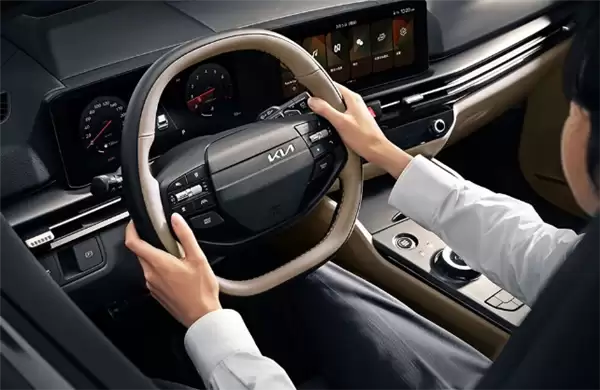 起亚破釜沉舟了！新款狮铂拓界上市：“焕新一口价”10.99万起