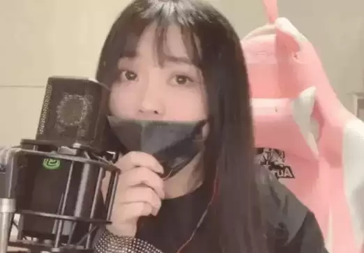 一条小团团回归复播!直播间贵宾爆满、礼物不断