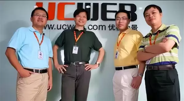 与雷军、姚劲波时隔3年再同框！何小鹏一个细节藏着20年友谊