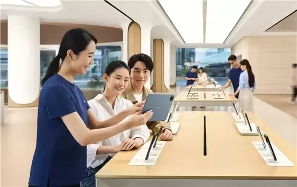 华为3月服务日今天开启：手机免费贴膜、维修免人工费