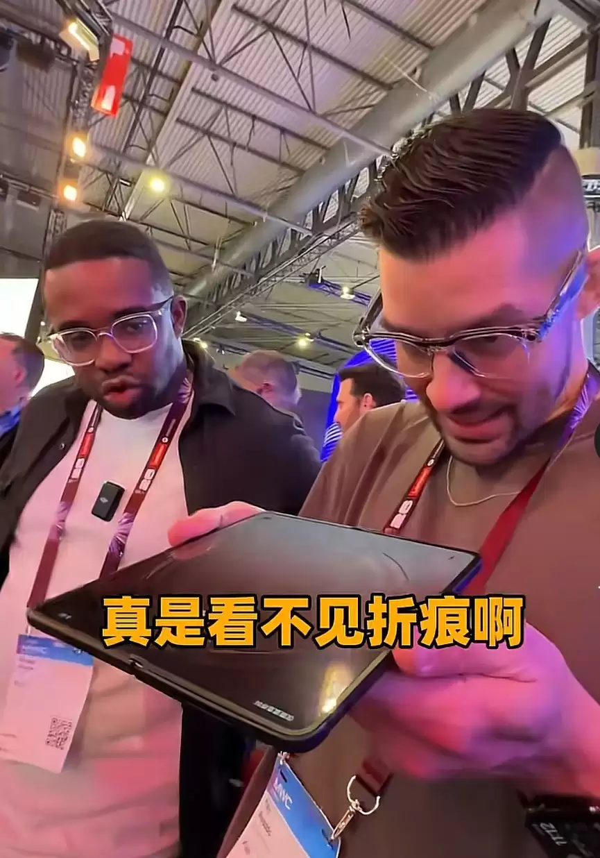 OPPO Find N6亮相MWC ，老外媒体和路人直呼「真是看不见折痕」