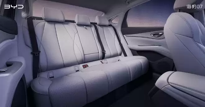 闪充上车 比亚迪26款海狮06EV海豹07EV上市 15.9916.99万元起