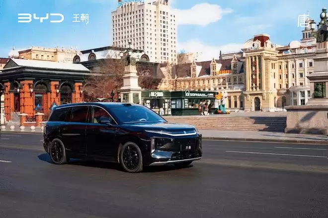 比亚迪大唐首发:三排七座大型旗舰SUV 续航950公里 后轮转向