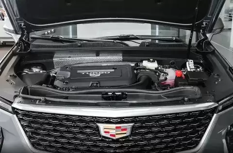 凯迪拉克2026款XT4上市：15.99万元起售，全系标配8155芯片与48V轻混