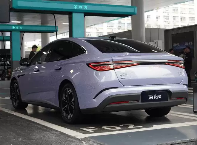 闪充上车 比亚迪26款海狮06EV海豹07EV上市 15.9916.99万元起