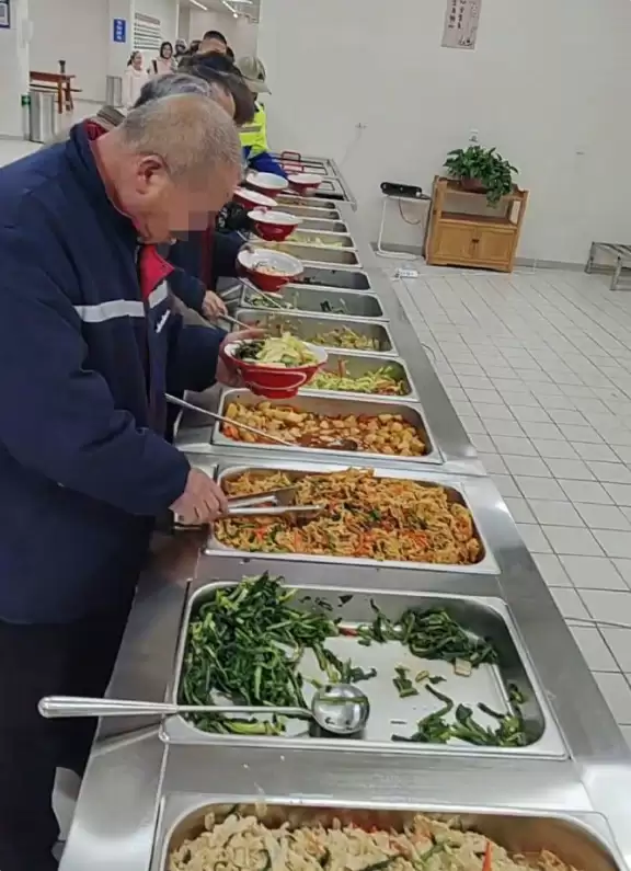 《武林外传》演员开免费餐厅:曾饰演乞丐 唯一要求是不浪费