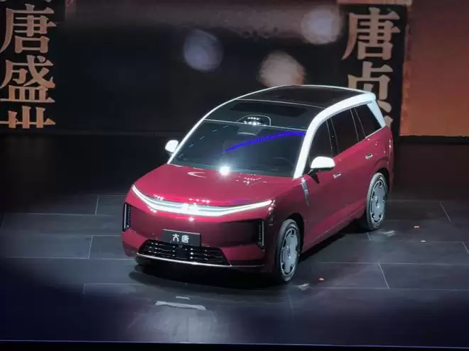 比亚迪大唐首发:三排七座大型旗舰SUV 续航950公里 后轮转向