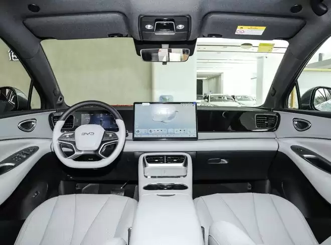 闪充上车 比亚迪26款海狮06EV海豹07EV上市 15.9916.99万元起