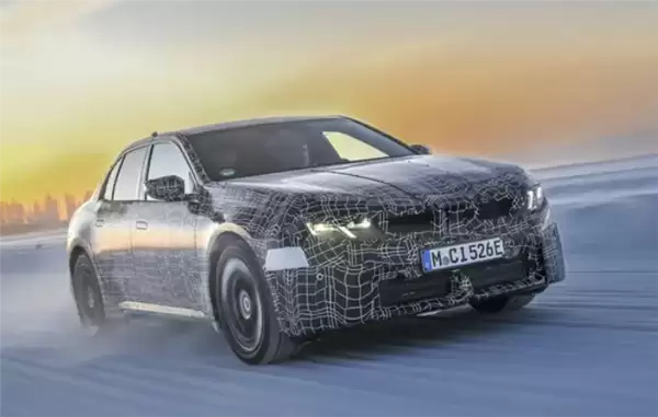 3月18日全球首发!宝马i3配备驾控超级大脑:响应速度提升10倍