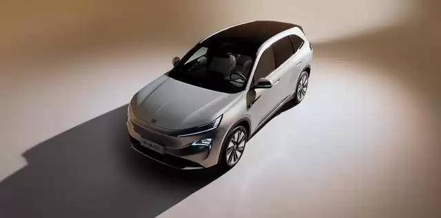 别克至境E7大五座SUV内饰亮相：零重力躺椅、保鲜冷暖箱等