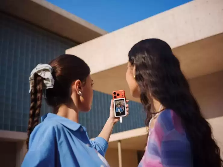 解锁主摄级人像体验!影石推出Snap手机自拍屏,终结后置自拍“盲拍”痛点