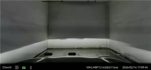 问界M7车主控诉车库撞墙 网友秒破案:环氧地坪+水 下坡还主动加速