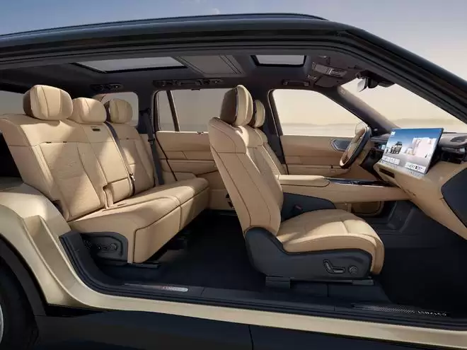 它的二排是个儿童床 领克900五座版还真玩出了差异化精致化