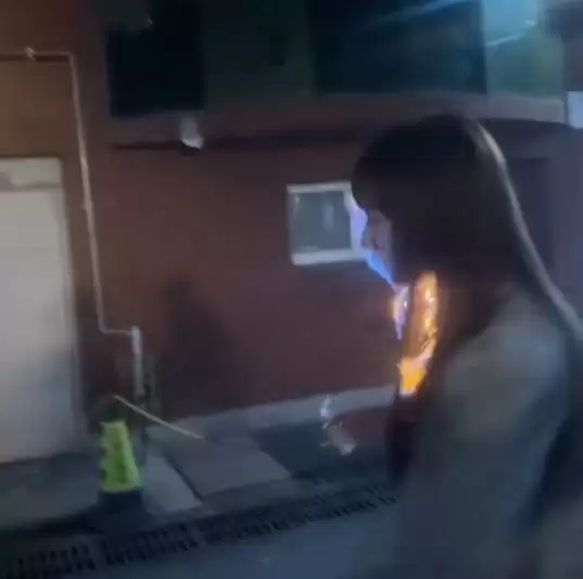 别再跟风模仿了!演员王添羽喷火蛋糕引发回火