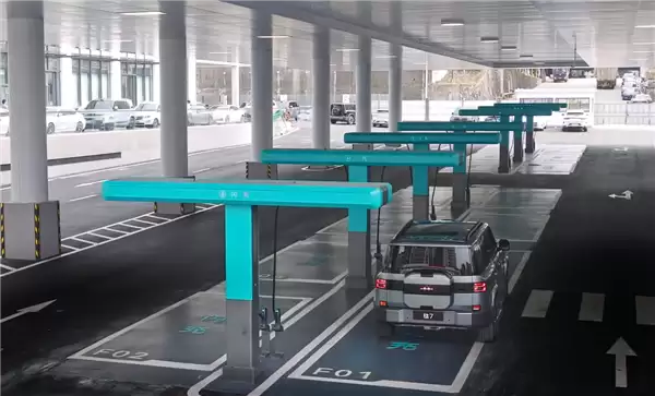 奇瑞尹同跃盛赞比亚迪和王传福非常了不起!但表达了两点担忧