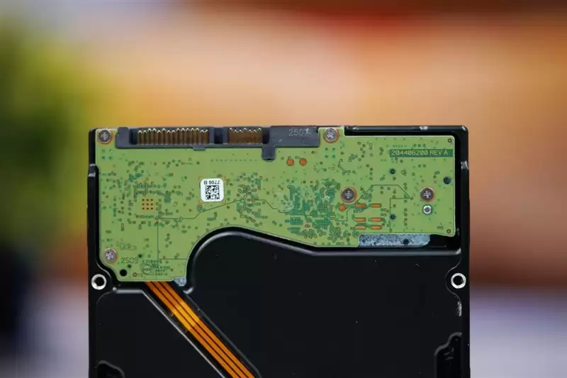 希捷银河Exos 32TB评测:机械硬盘巅峰!容量速度可靠性都无可挑剔