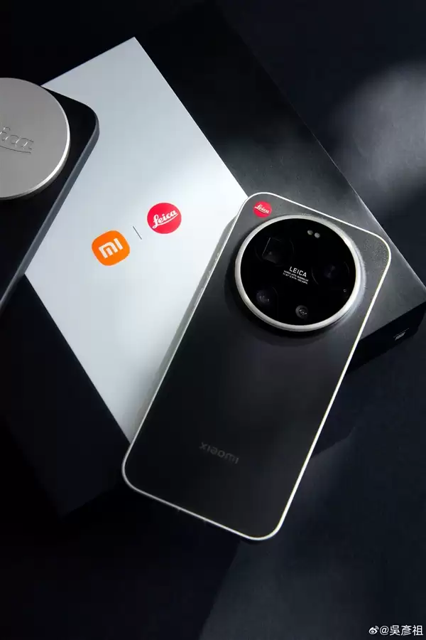 吴彦祖开箱小米14 Ultra徕卡版黑银新配色：经典十足！