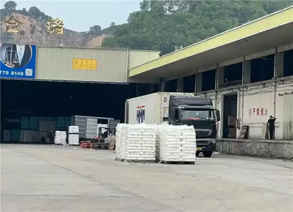 东莞一个小镇大堵车竟因中东开战：见过抢米抢面 没见过抢塑料