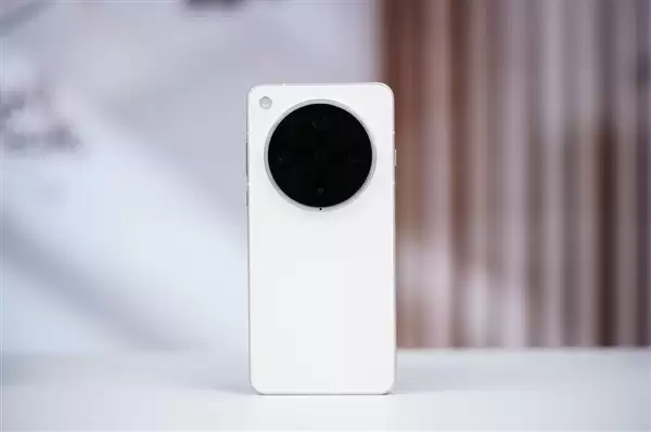 手机涨价潮来袭 多个老机型调价 分析师：2026年涨价不可避免