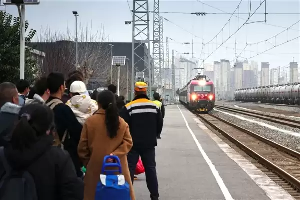 “全国最小火车站”：还没我家大呢！