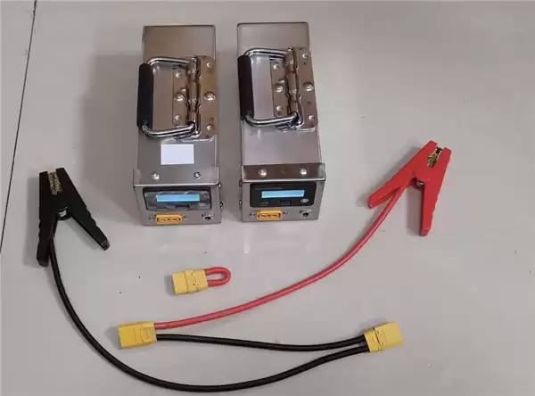 神操作!维修师自制12V汽车应急启动电源:还能多场景供电