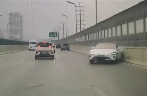 理想车主高架上故意别比亚迪海鸥：连累一旁正常行驶的小米SU7