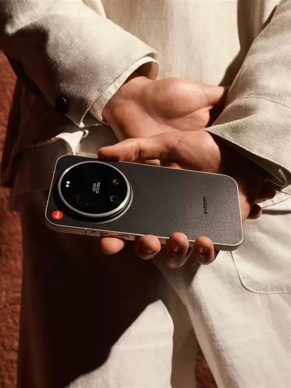 徕卡门店售卖：小米14 Ultra徕卡版黑银色上市！7999元起