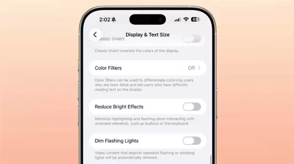 苹果发布iOS 26.4开发者预览版Beta 4：可关闭液态玻璃刺眼高亮效果