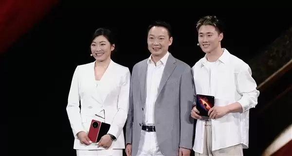 冬奥会冠军徐梦桃夫妇现身荣耀发布会:Magic V6就是冠军产品