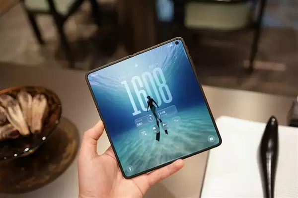 苹果抄作业实锤!iPhone Fold无感折痕和OPPO高度重合