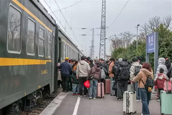 “全国最小火车站”：还没我家大呢！