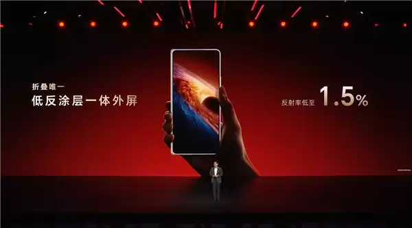 告别贴膜、不怕强光！荣耀Magic V6搭载至臻黑钻屏：行业首发全新镀膜技术