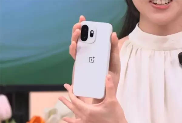 小屏党的梦中情机！一加15T真机全球首曝 这颜值你打几分