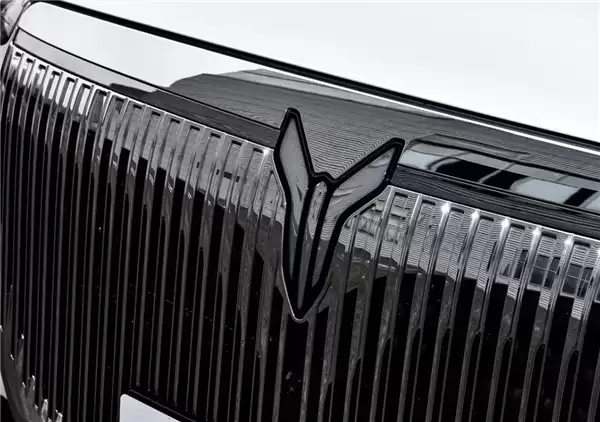 岚图泰山X8将于3月19日亮相：配问界M9同款四激光雷达