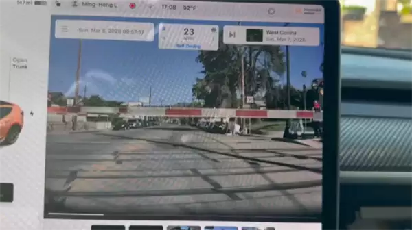 特斯拉FSD再曝铁路道口识别失效致撞杆事故,安全边界遭质疑