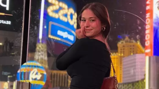 收入过亿的OnlyFans顶流和童年对话：我没能成为宇航员