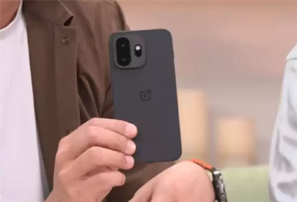 小屏党的梦中情机！一加15T真机全球首曝 这颜值你打几分