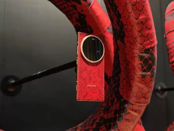 追觅豪掷100亿进入手机赛道：明年研发人员保底5000人 冲击高端市场