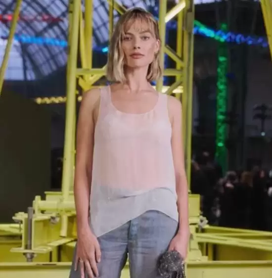 “小丑女”被传接受面部脂肪抽取手术 传闻引发全网热议