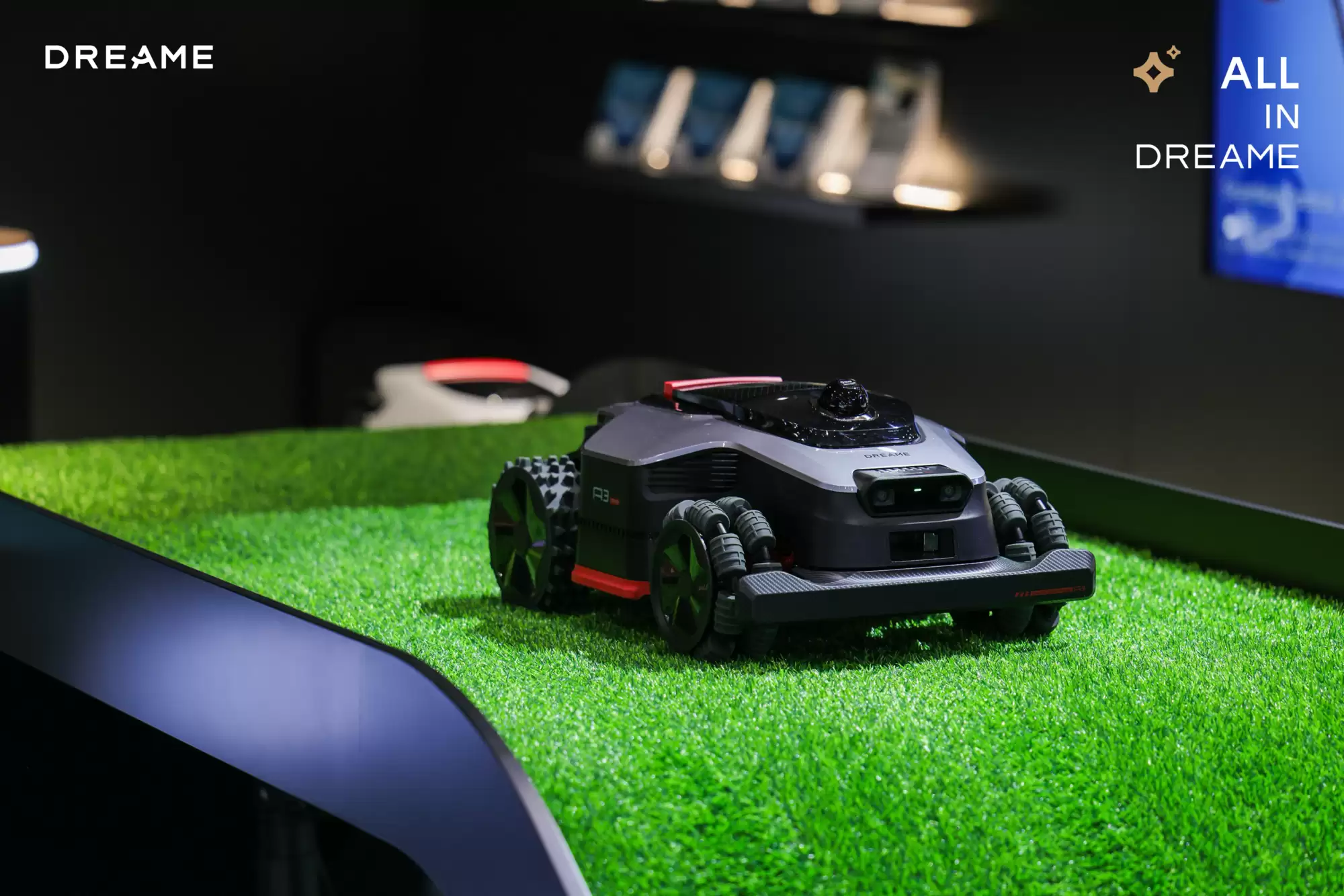 追觅割草机器人亮相2026AWE 以领先技术引领庭院智能化升级