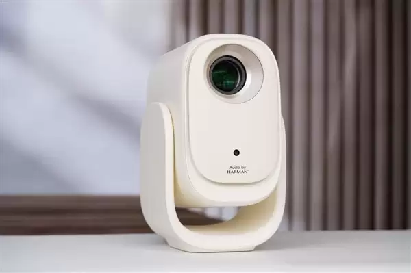 哈趣Q1 Pro Max发布:1299元起售的LCD投影旗舰,搭载哈曼音响与AI OS