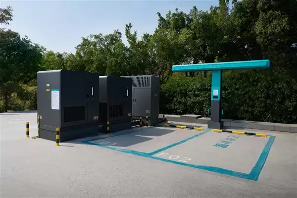 功率1500kW 9分钟充满电!已有高速服务区点名要比亚迪闪充桩