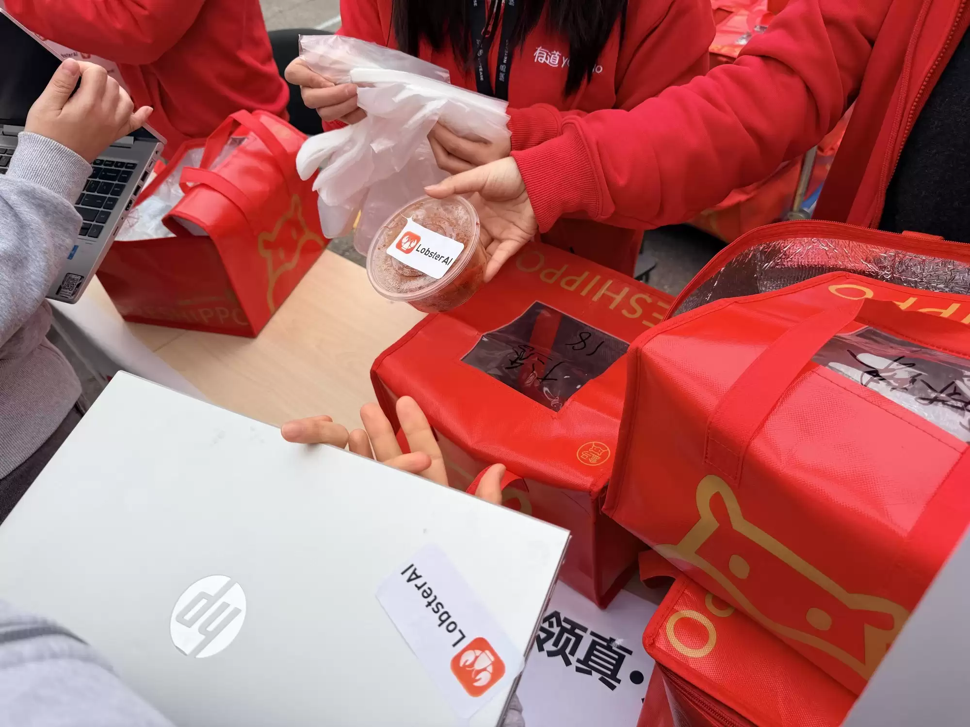 国内互联网首个开源龙蜥“Lobster AI”免费安装，让大厂青年都拥有数字分身