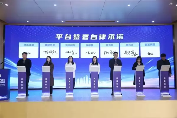 上海落实网络餐饮最严新规!严打幽灵外卖:外卖员可上报后厨环境