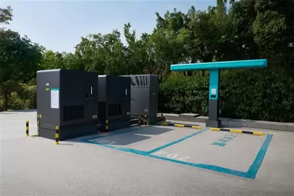 李云飞回应“比亚迪一桩不建”：我们是国内早期大规模建桩的车企